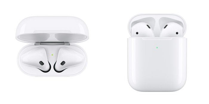 Les 2 boitiers d'AirPods