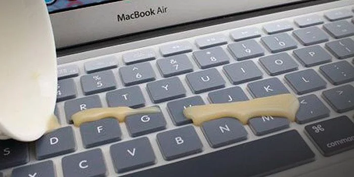 clavier sale besoin d'une protection MacBook Air